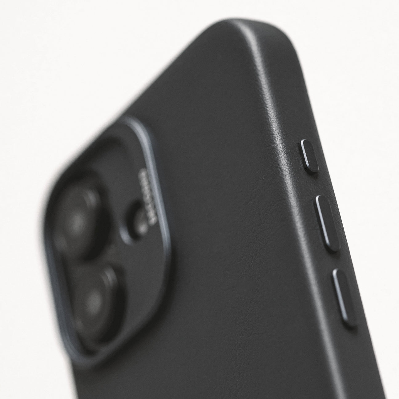 Husă din piele Decoded compatibilă MagSafe pentru iPhone 16 Plus, neagră