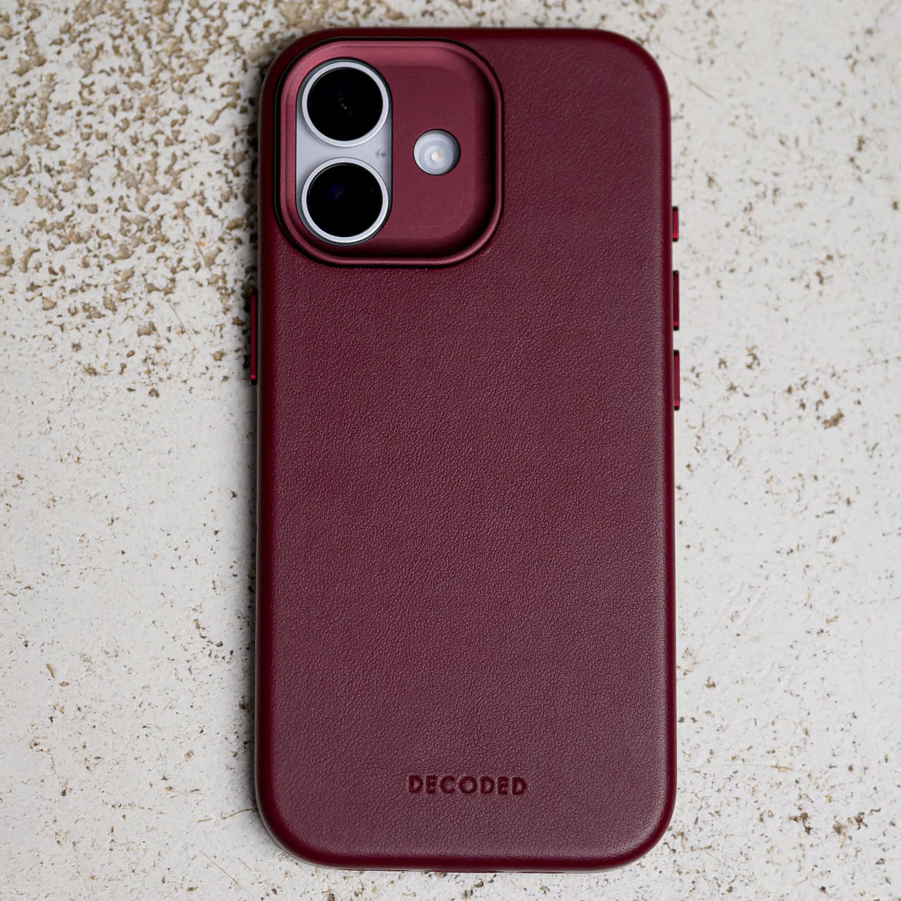 Husa din piele DECODED pentru iPhone 17 - Dark Ruby