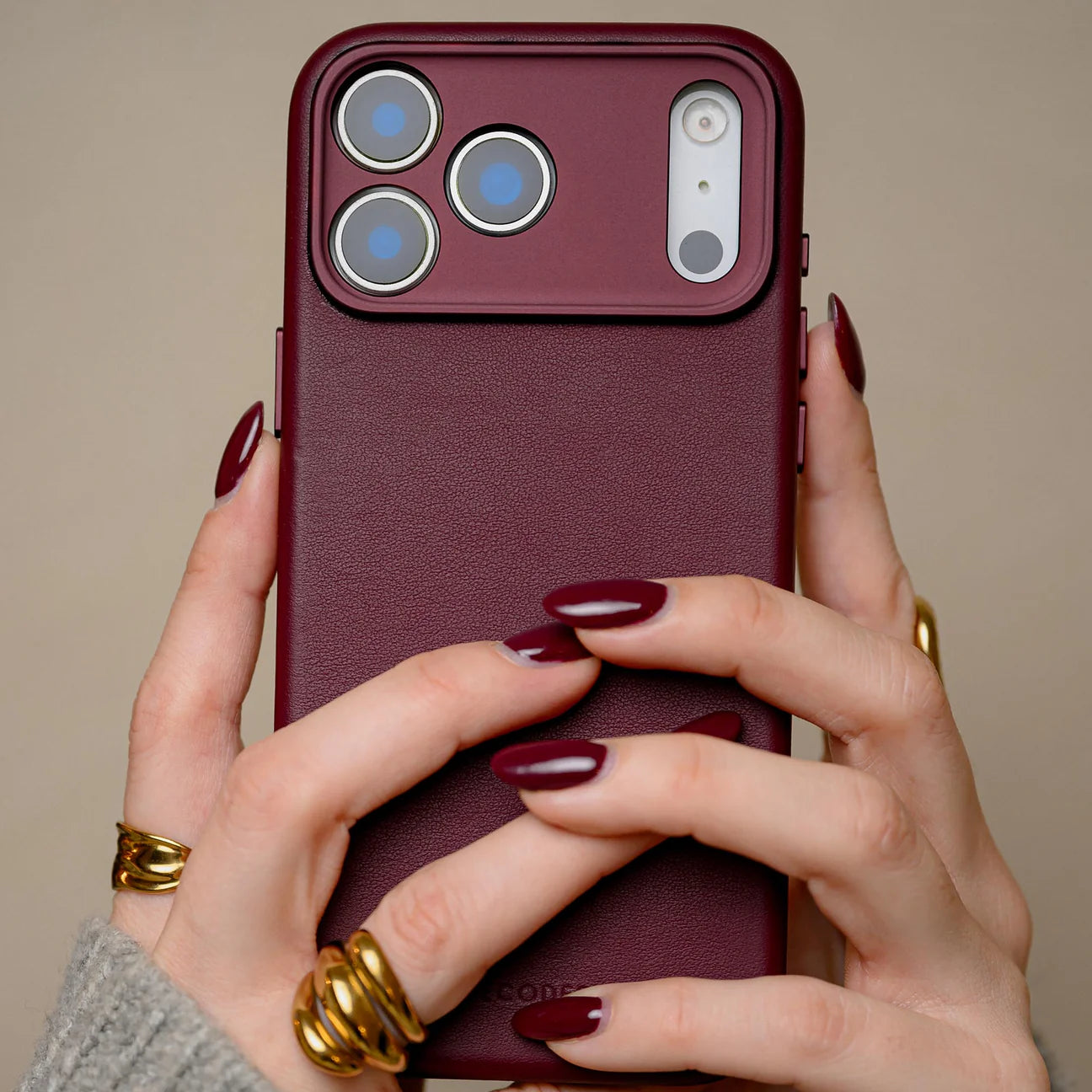 Husă din piele DECODED pentru iPhone 17 Pro - Roșu Rubin Închis