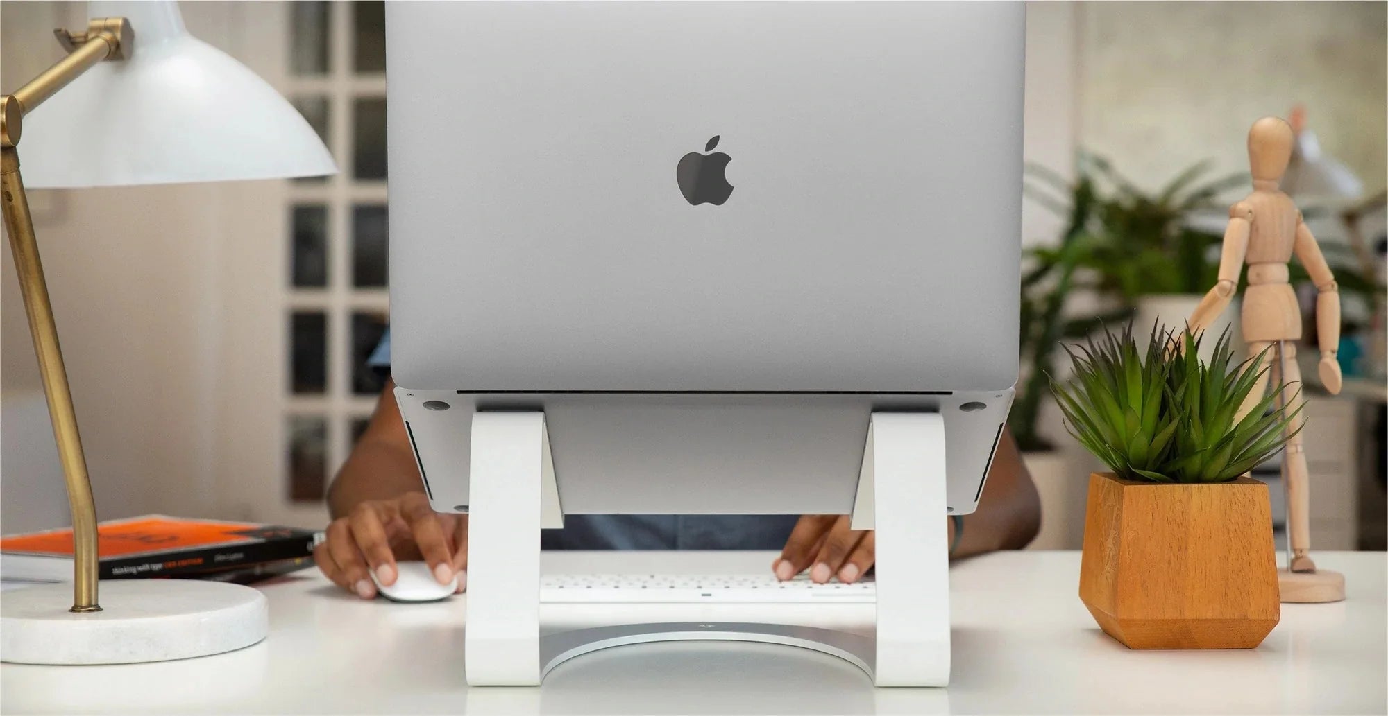 Standul Twelve South Curve White pentru MacBook și laptopuri